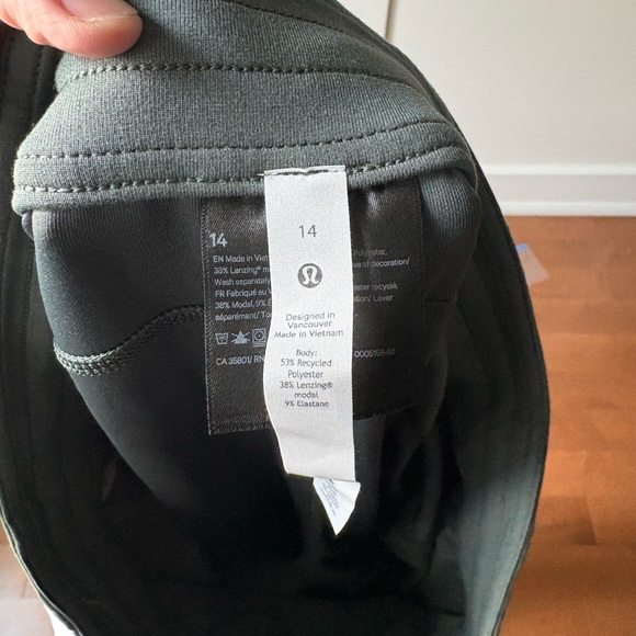 Lululemon • Softstreme High-Rise Pant • Size 14 - Picture 4 of 4